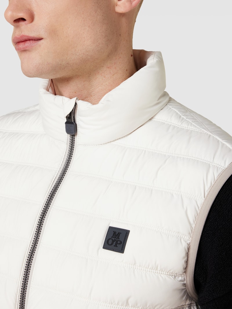 Steppweste mit Label-Detail in offwhite