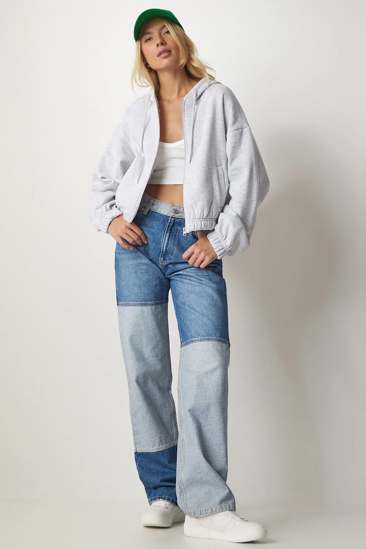 Happiness İstanbul  Graues Sweatshirt mit Kapuze für Damen UB00127