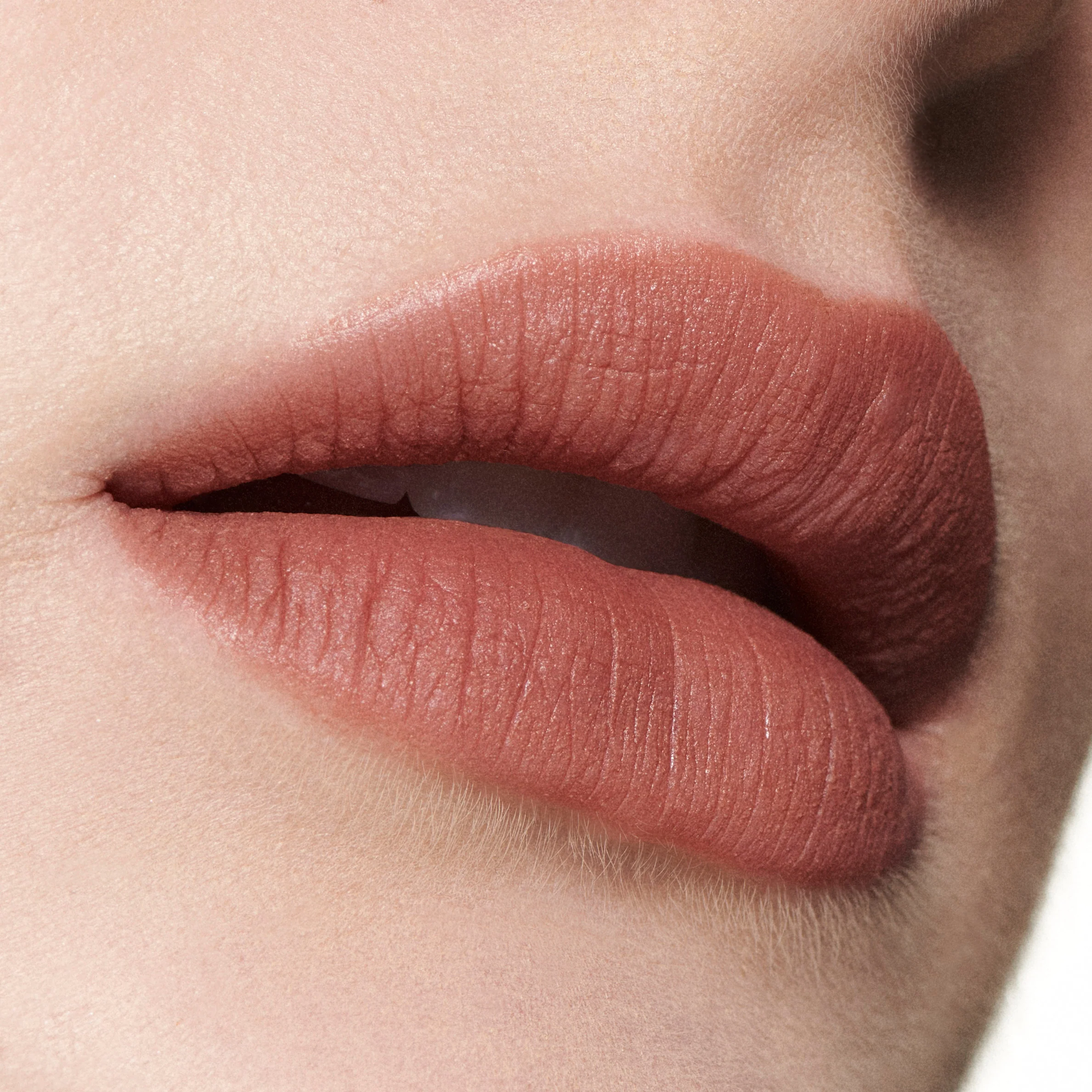 Κραγιόν σε μορφή πούδρας Kiss Liquid Lipcolour - Κραγιόν
