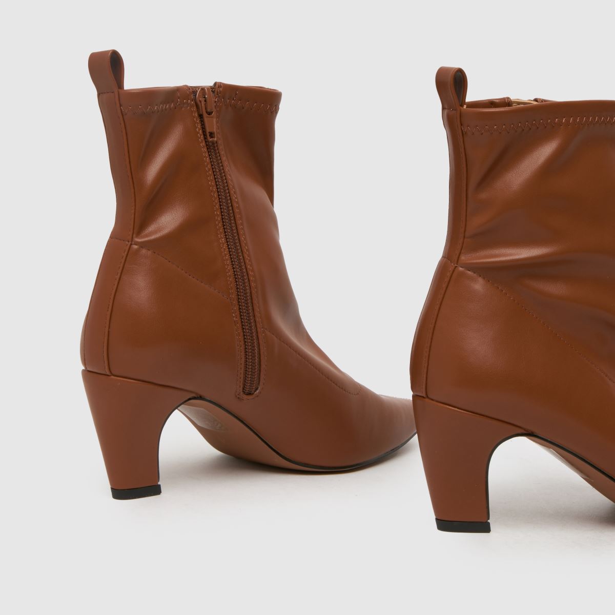 Schuh – Aries – Bruna stretchiga sockstövlar med klack