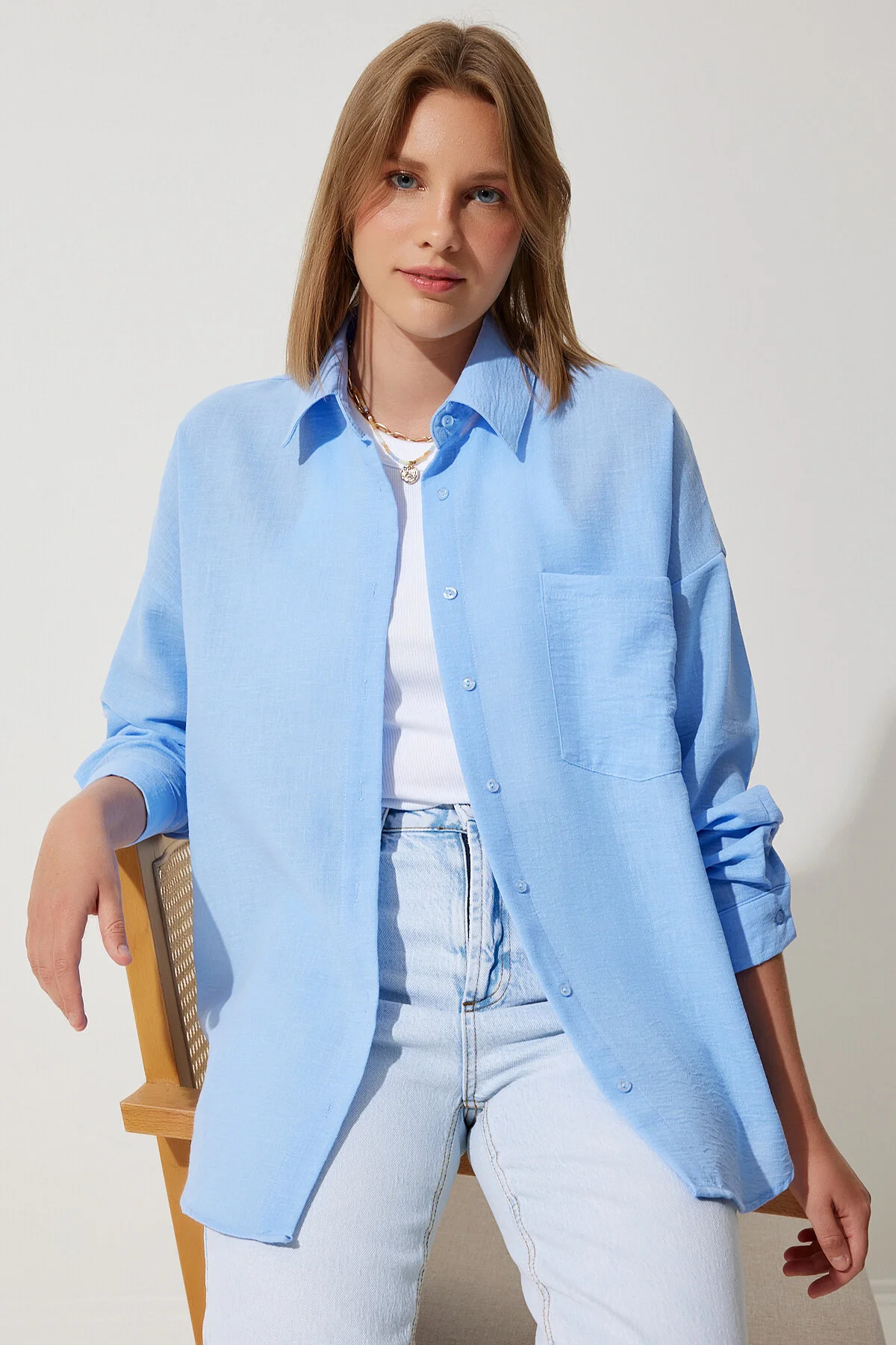 Happiness İstanbul  Himmelblaues Oversize-Leinenhemd Ayrobin für Damen DD01222