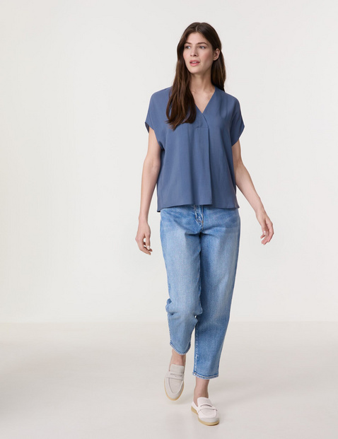 Fließendes Blusenshirt mit Faltendetail