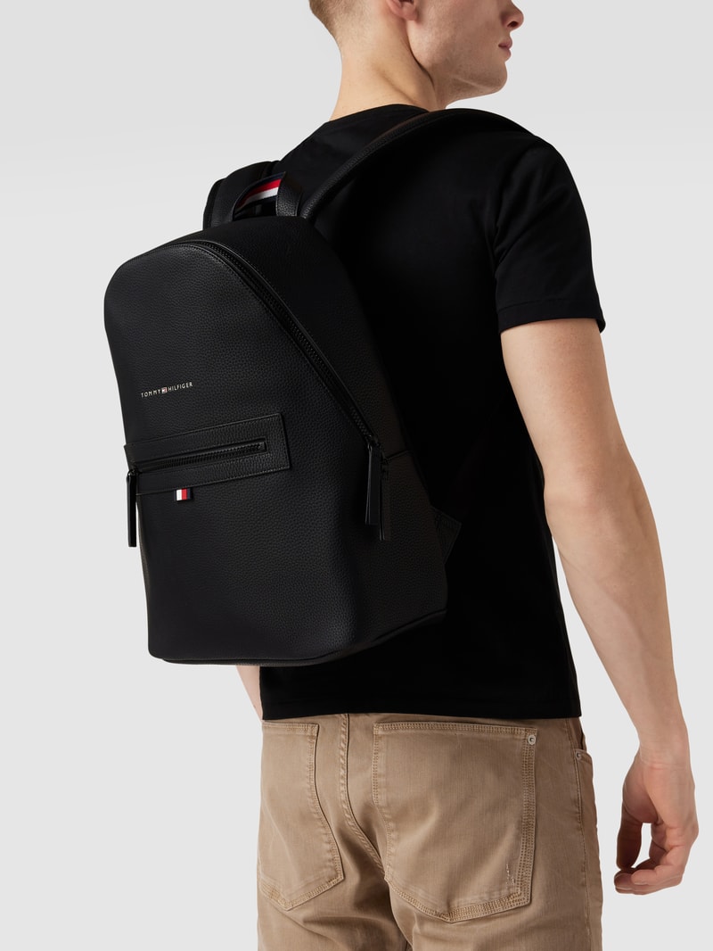 Rucksack in Leder-Optik in schwarz
