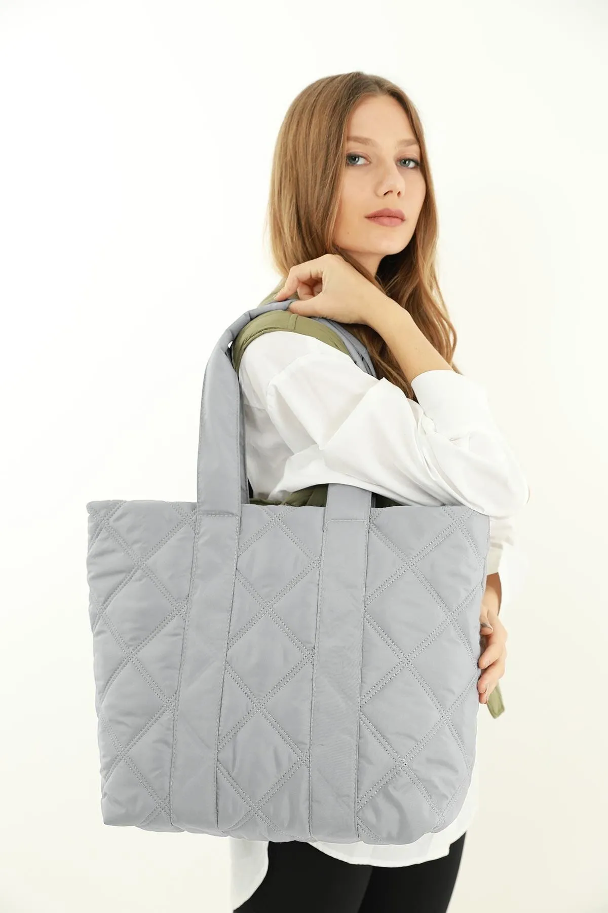 Madamra  Hellgraue Damen-Pufftasche mit Steppmuster