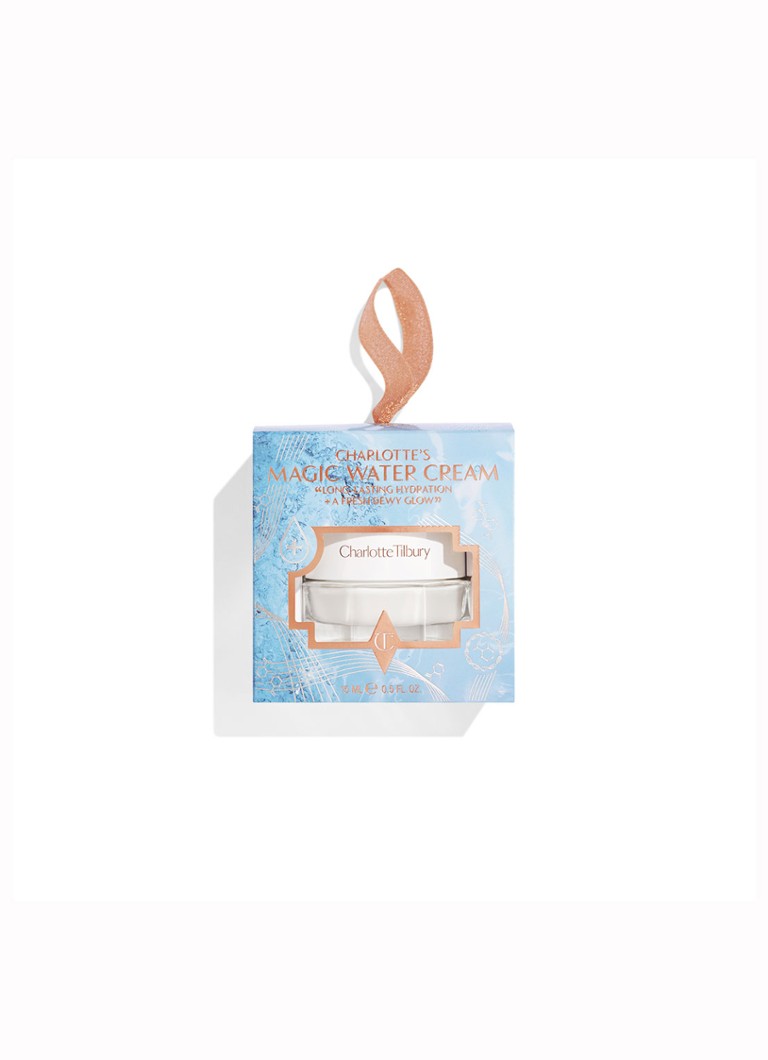 Cremă mini Charlotte's Magic Water de Charlotte Tilbury – Ediție limitată, format de călătorie