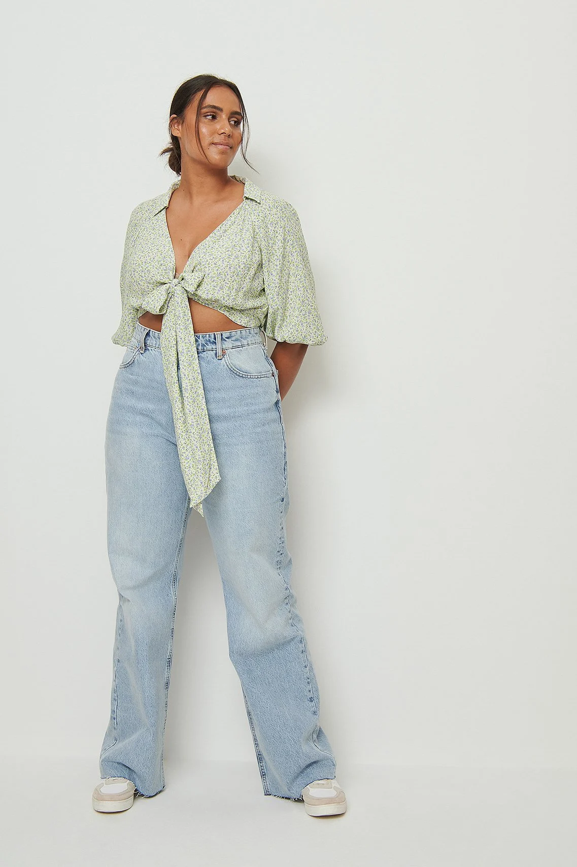 Bluse mit kurzen Ärmeln und Twist vorne