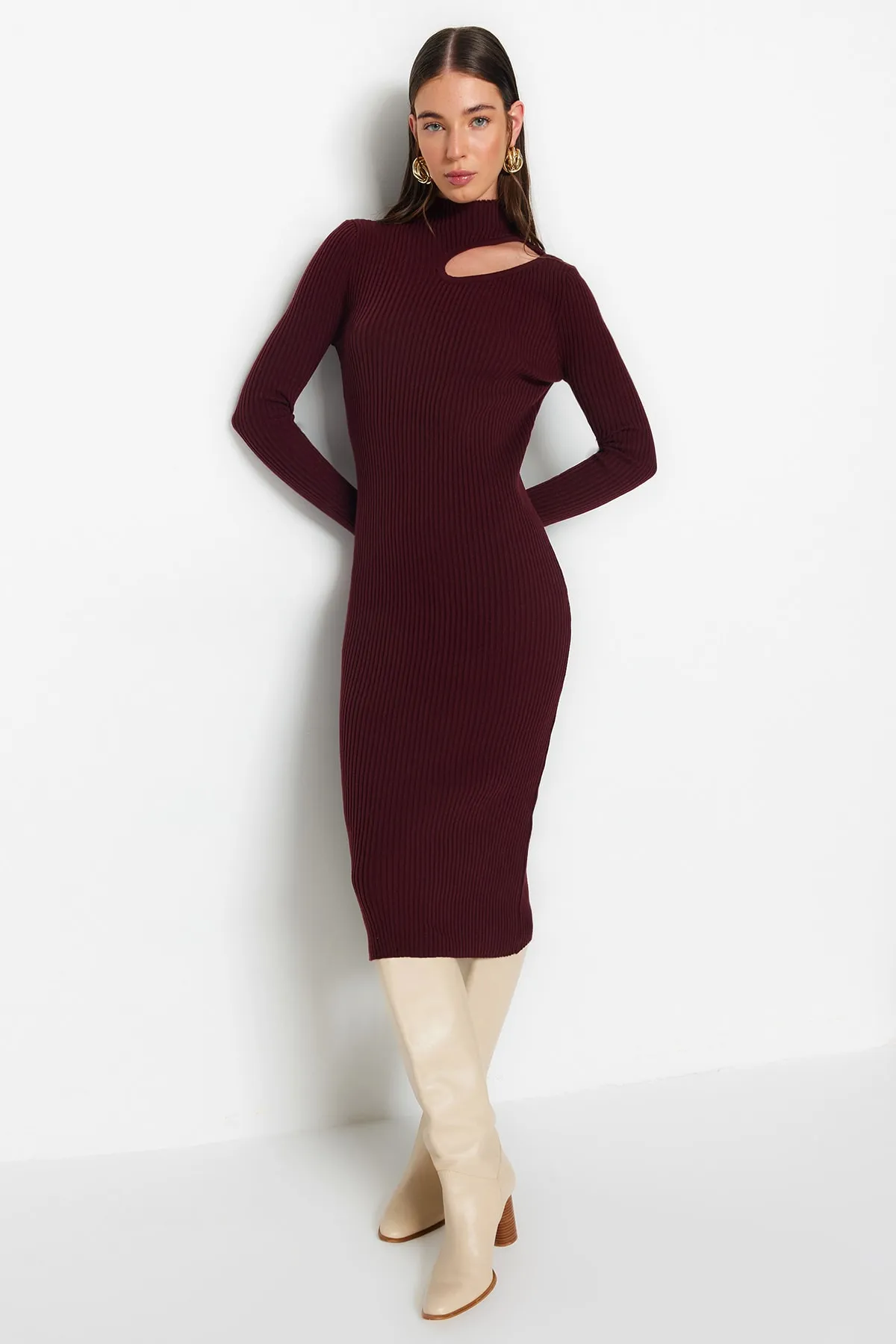 Trendyol Collection  Pflaumenfarbenes Midi-Strickkleid mit Rollkragen TWOAW24EL00028