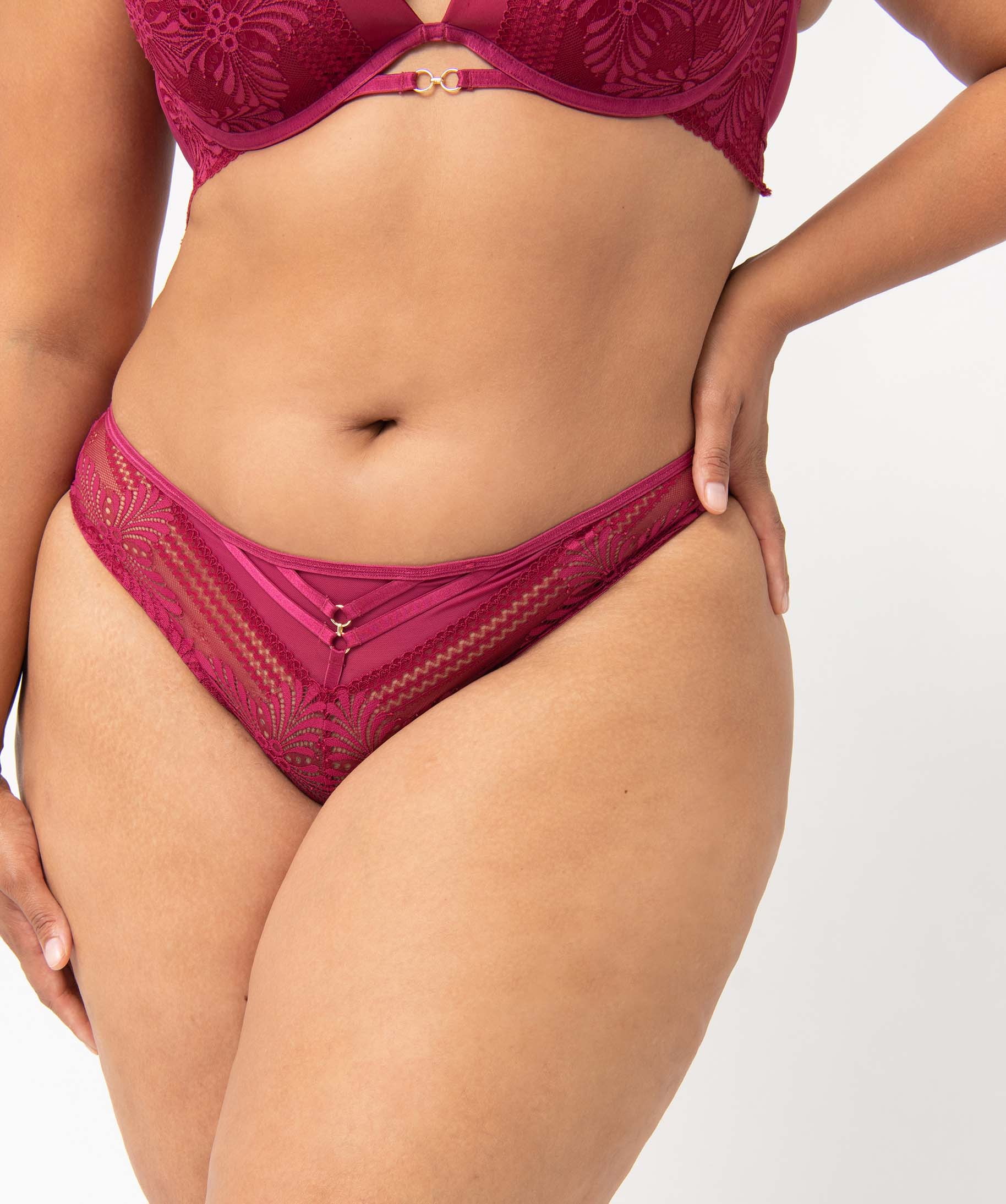 Tanga femme grande taille en dentelle et tulle rouge | GEMO