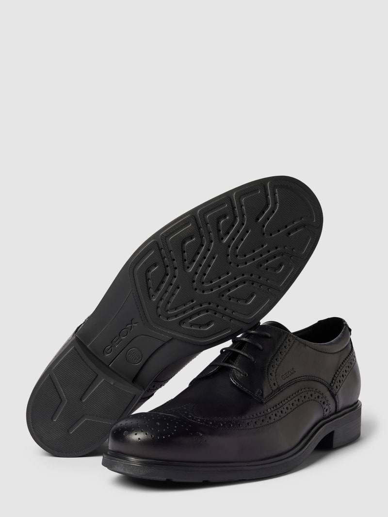 Schnürschuhe mit Lochmuster Modell 'DUBLIN' in schwarz