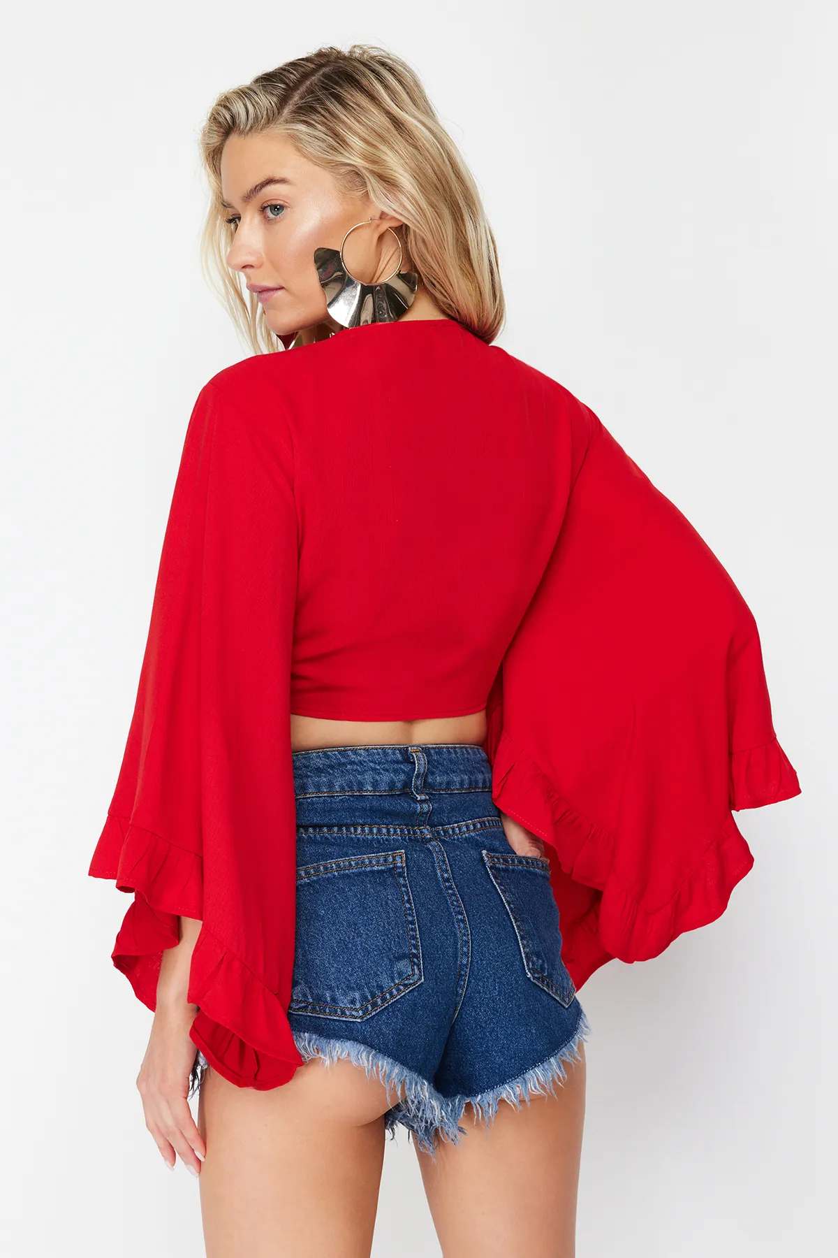 Trendyol Collection  Rote, bauchfreie, gewebte Volantbluse TBESS19BB0095