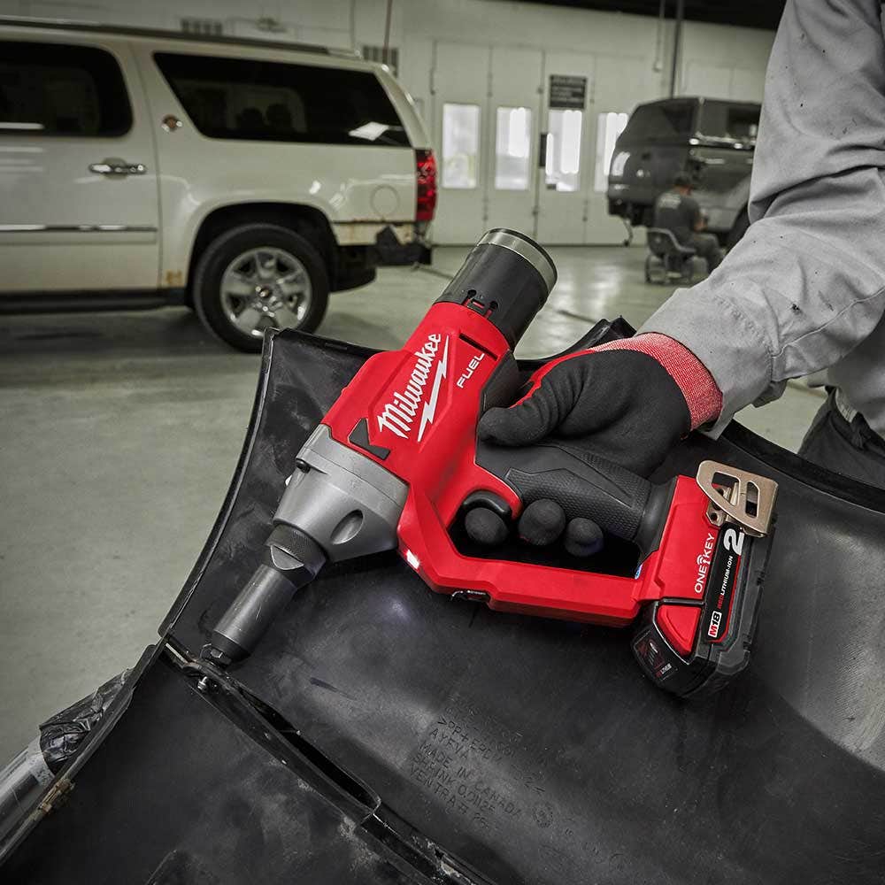 Rebitadeira MILWAUKEE FUEL™ de 18V com tampa ONE-KEY™ M18FPRT-0