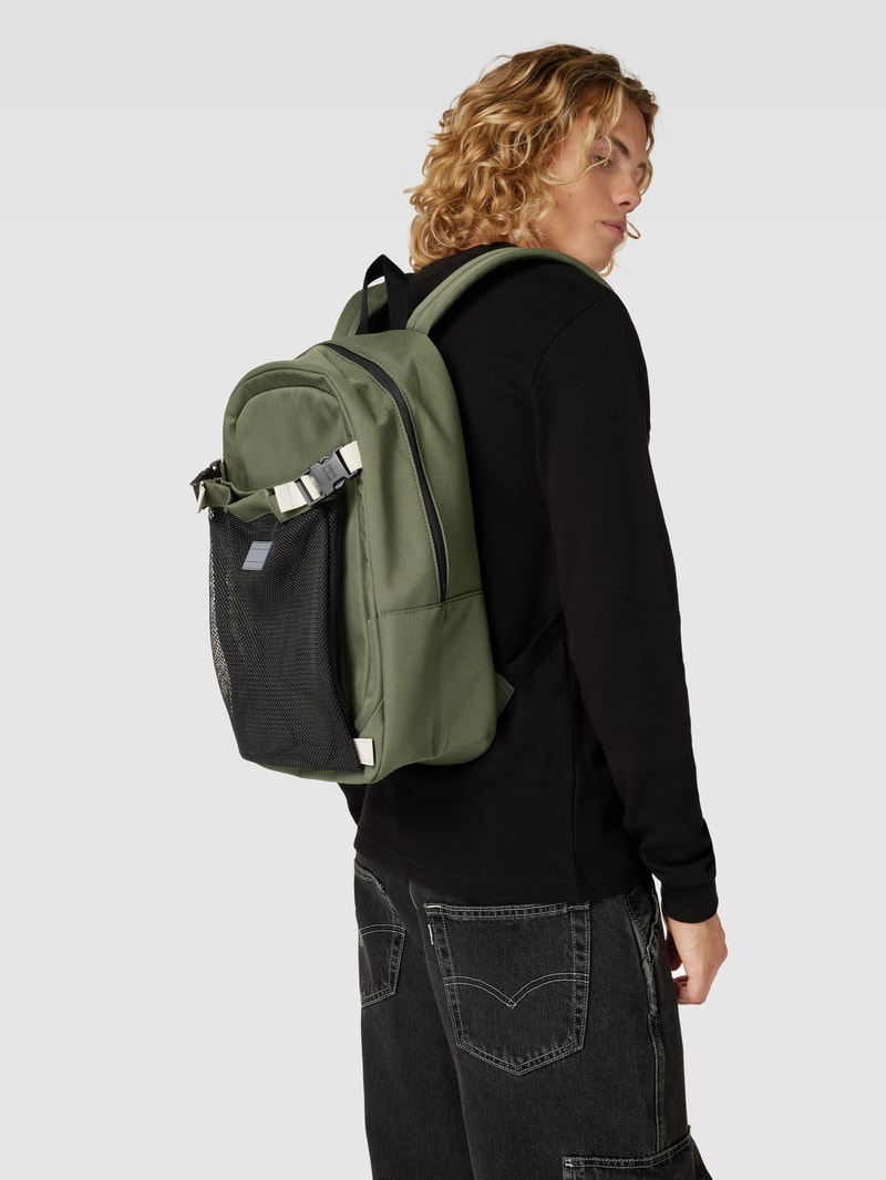 Rucksack mit Label-Patch in olivgrün