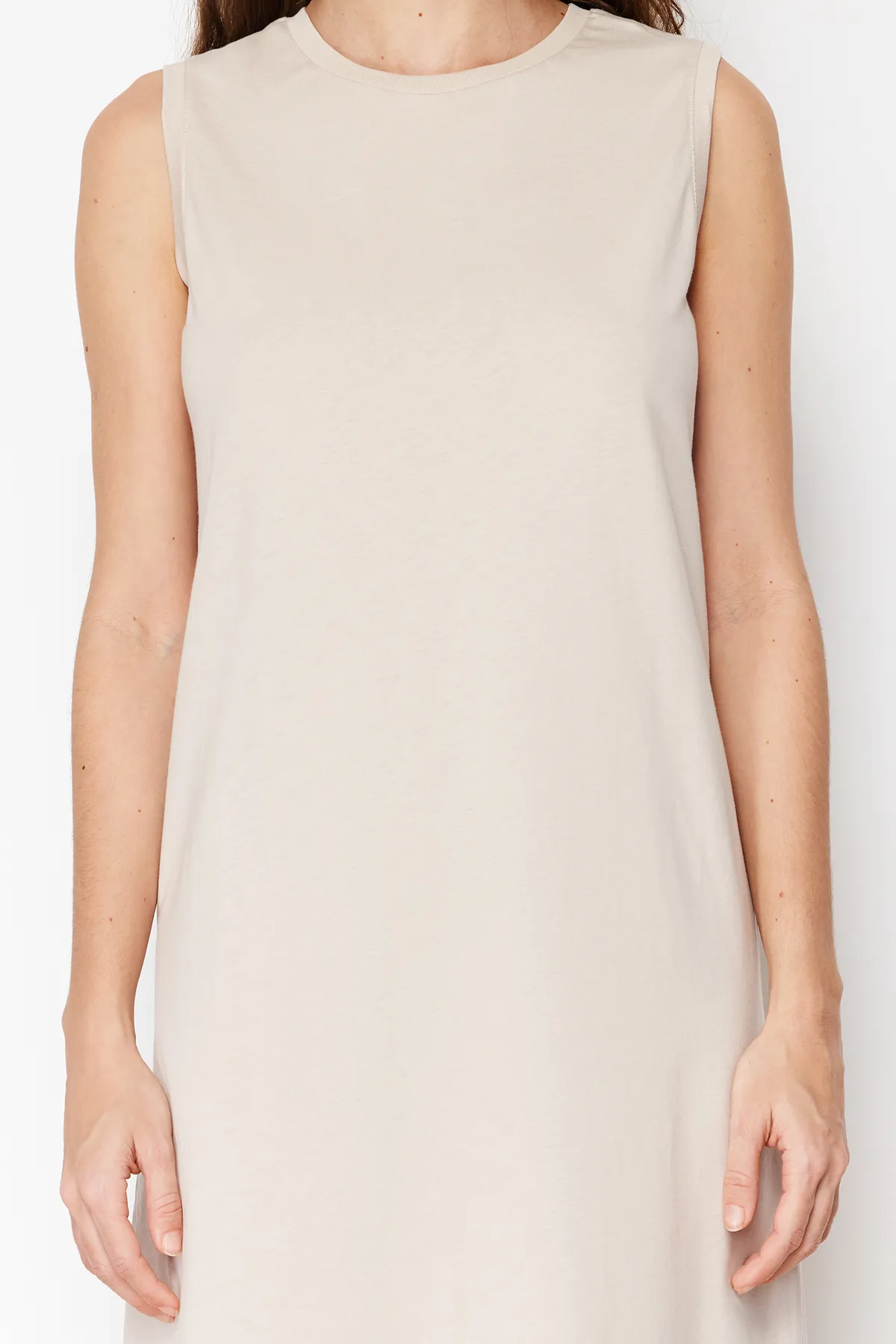Trendyol Modest  Kamelfarbenes, ärmelloses Unterwäschekleid mit Strickfutter TCTSS23EB00362