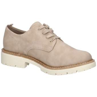 Jana Schnürer in beige