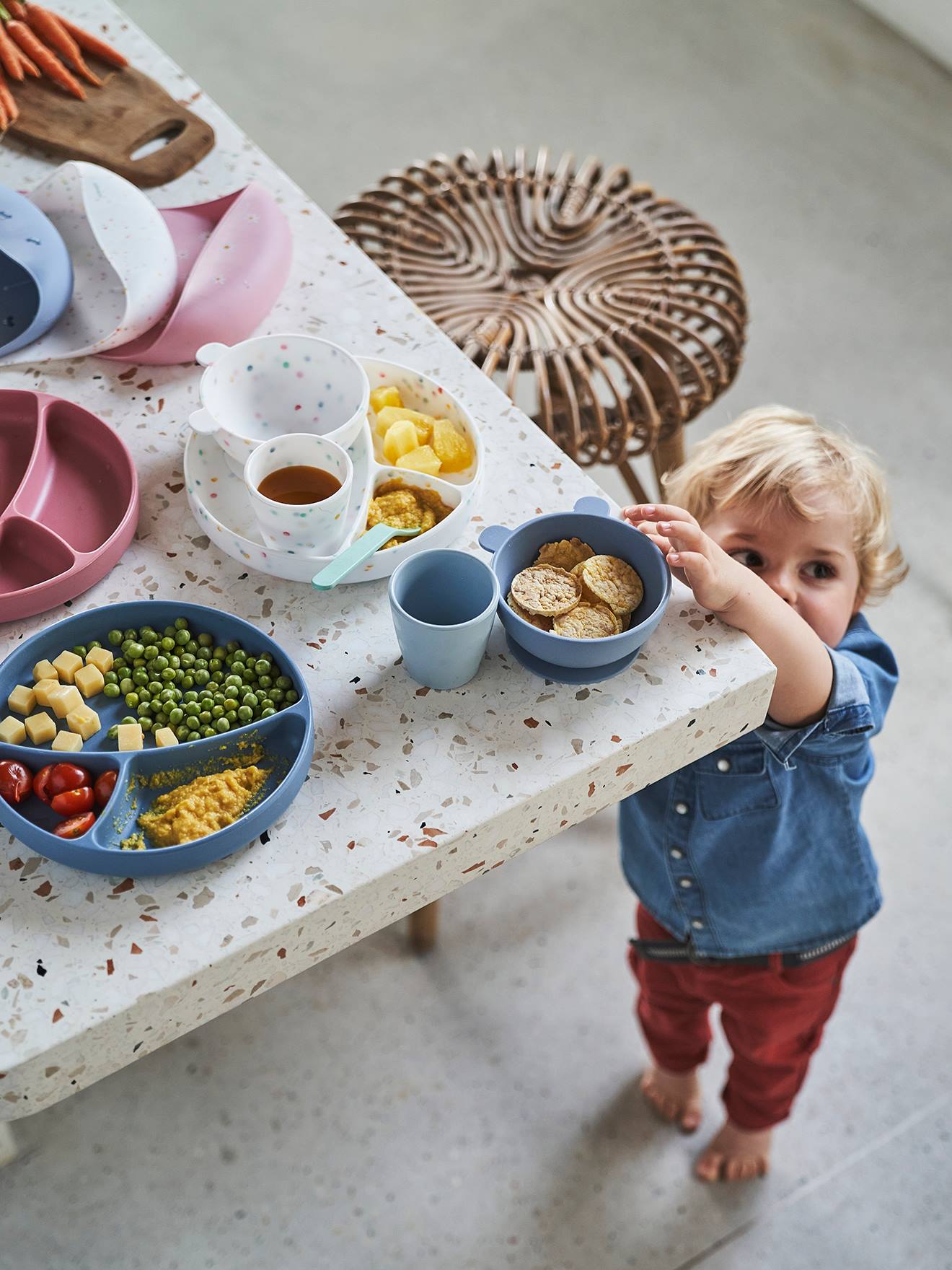Vertbaudet Baby Lätzchen mit Auffangschale, Silikon - weiß mehrfarbig getupft