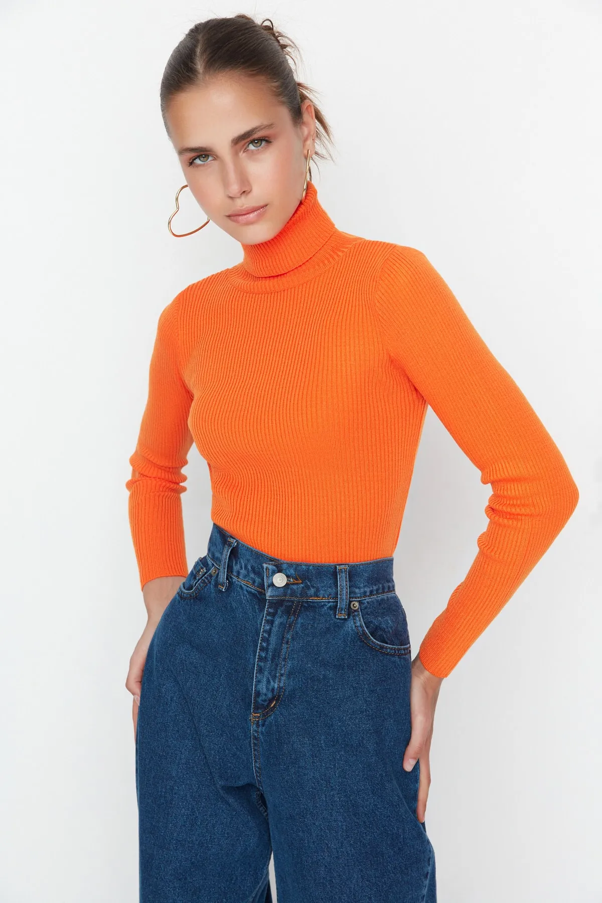 Trendyol Collection  Orangefarbener Basic-Rollkragenpullover TWOAW21KZ1279
