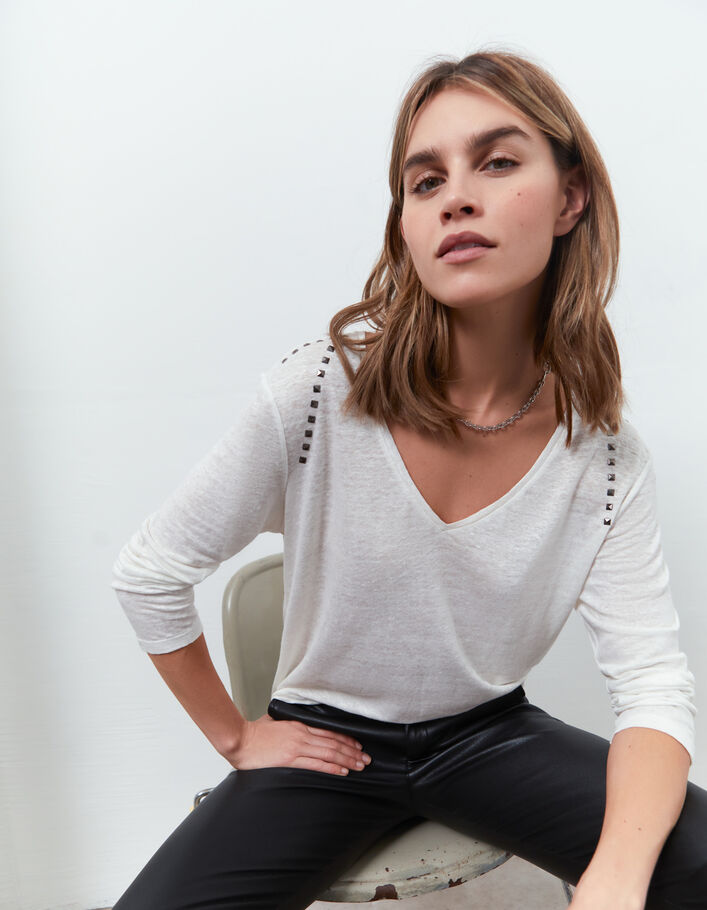 Tee-shirt blanc cassé en lin foil clous bijoux femme