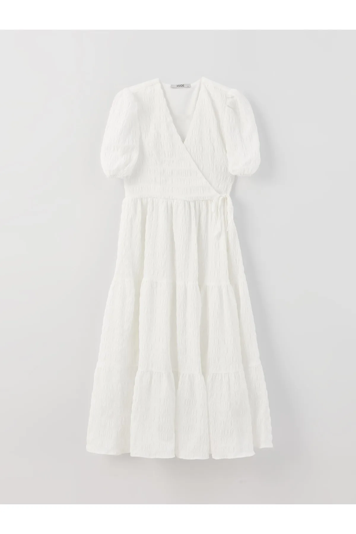 LC Waikiki  Selbstgemustertes, kurzärmliges Damenkleid mit zweireihigem Kragen und Kragen