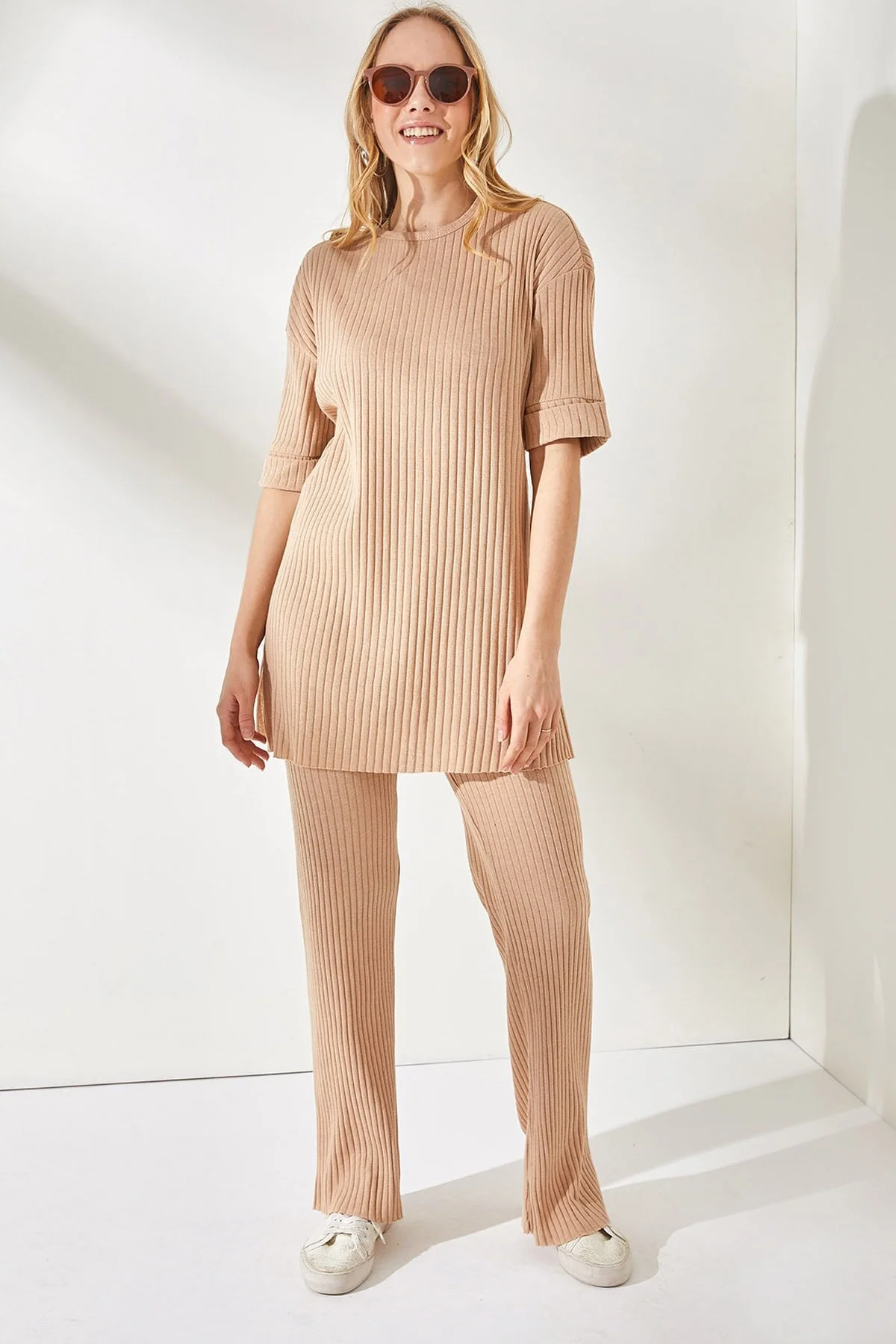 Olalook  Damen-Set aus Lycra mit kurzen Ärmeln, Unterteil und Oberteil in Beige TKM-19000191