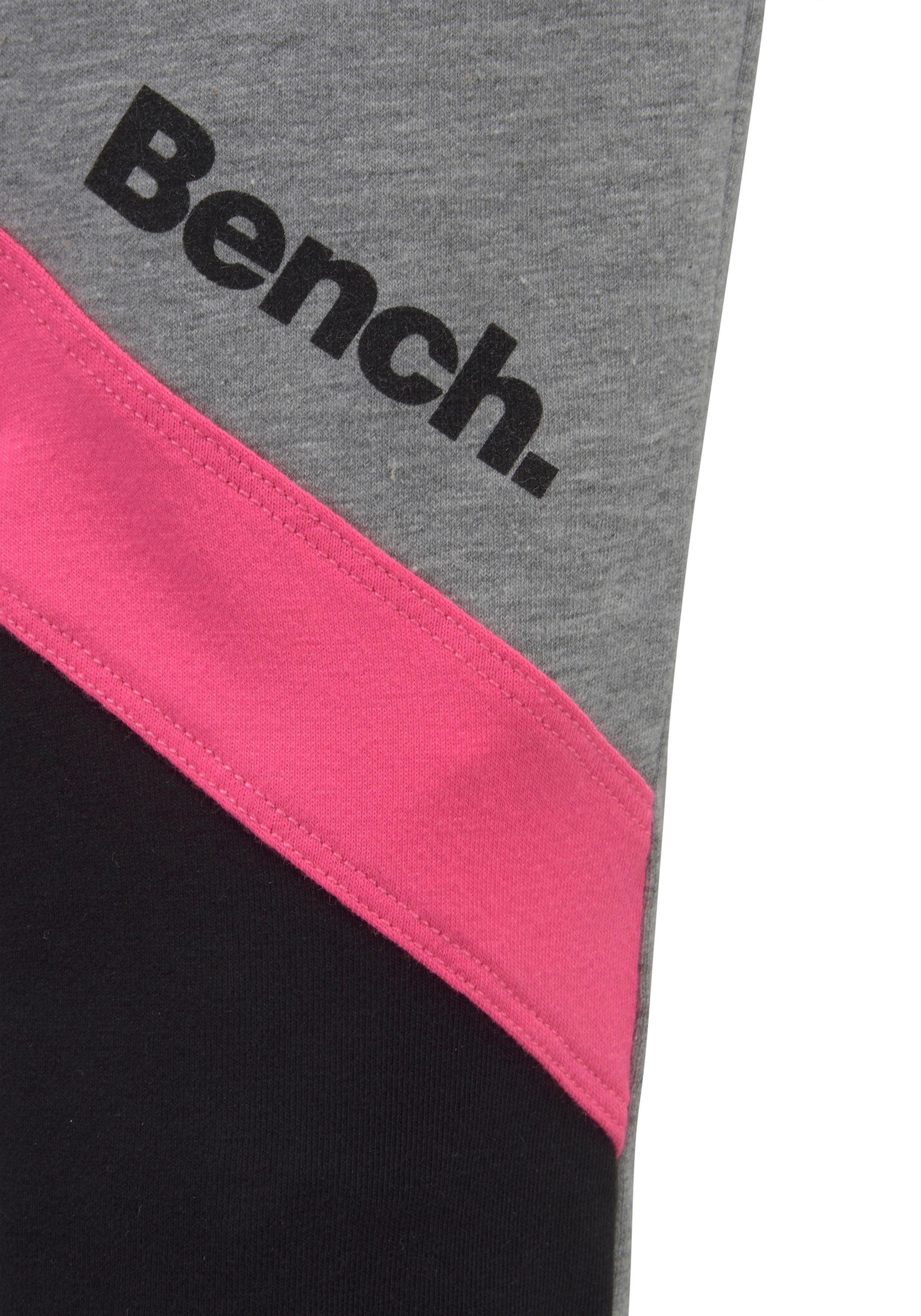 Bench. Leggings mit Einsätzen und Logoschriftzug