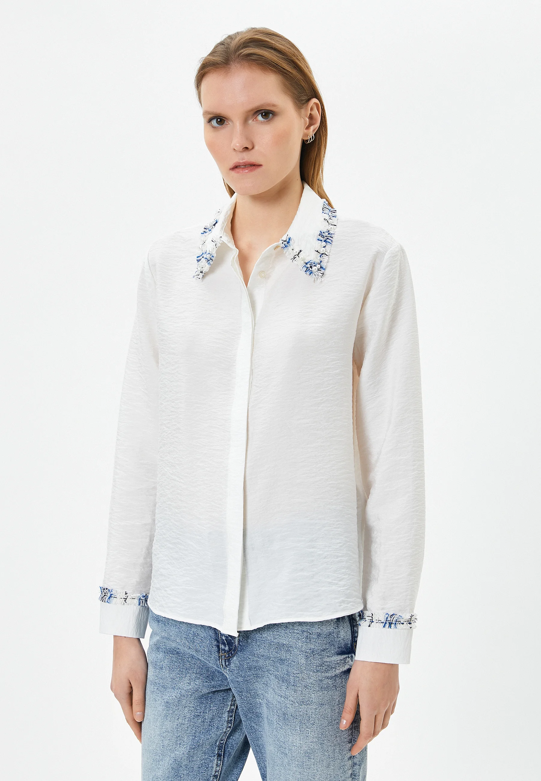 Camisa Koton con botones, perlas y detalles de manga larga