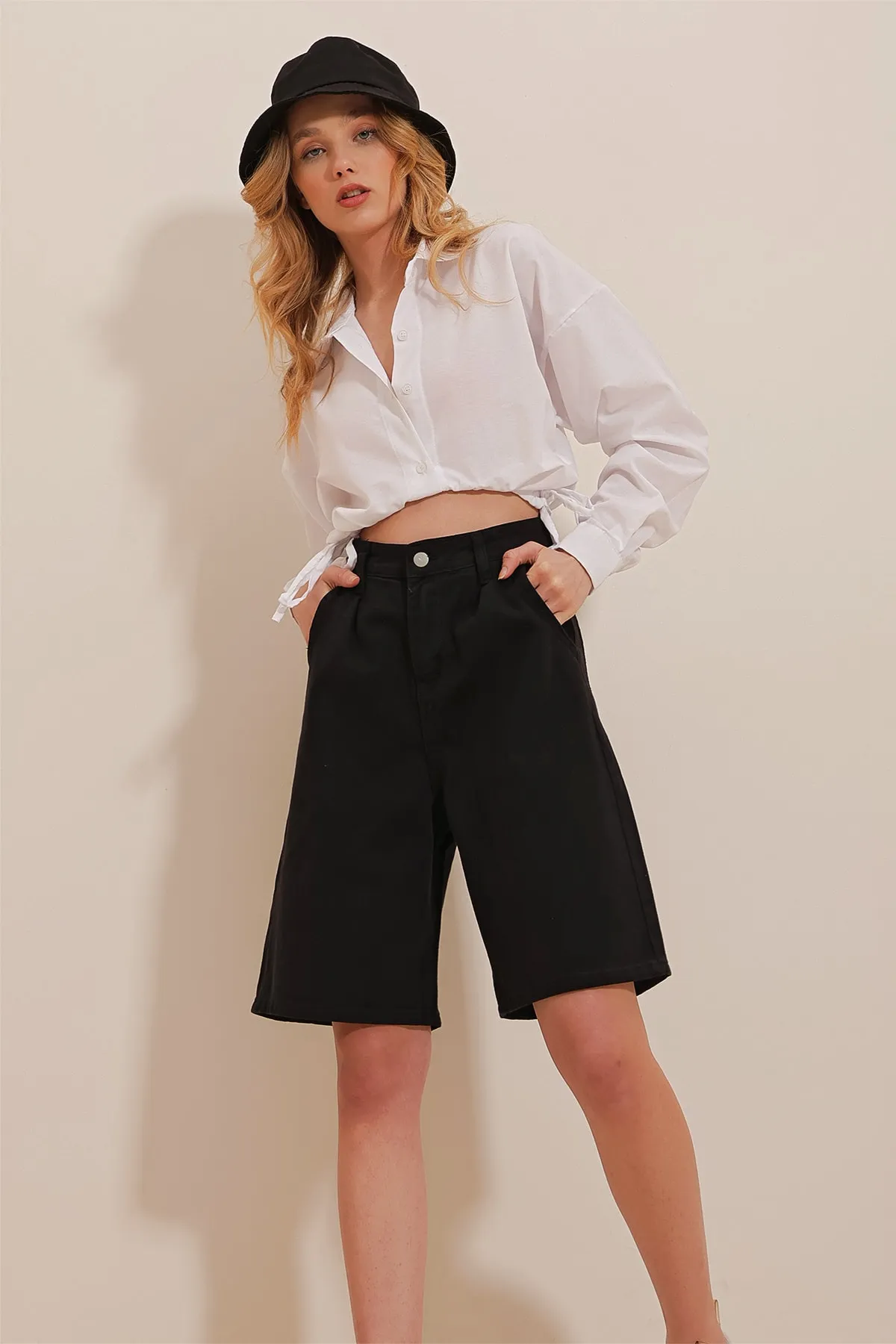 Trend Alaçatı Stili  Shorts - Schwarz - Hoher Bund
