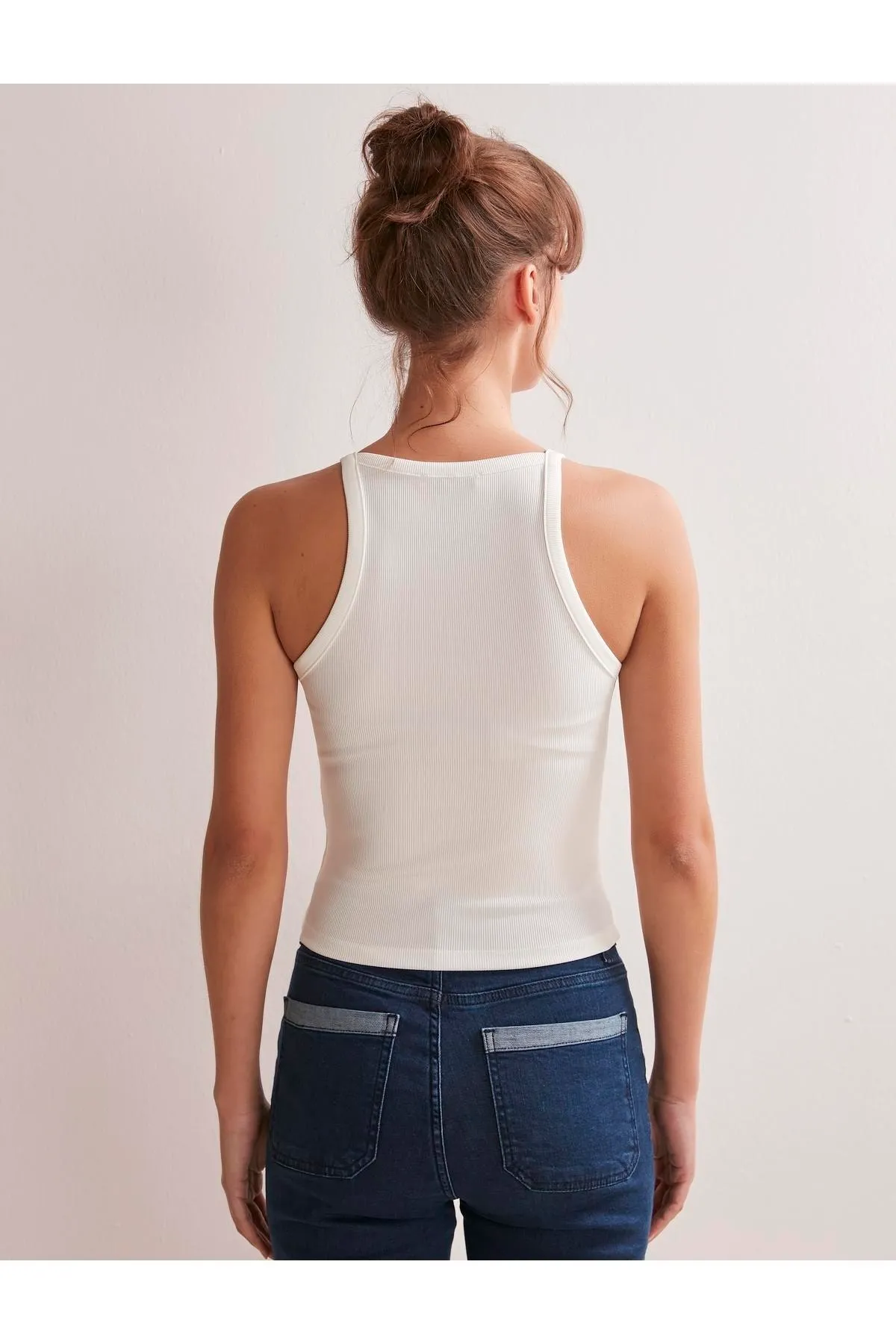 Jimmy Key  Weißes, ärmelloses Neckholder-Unterhemd aus Strick für Damen in Slim Fit