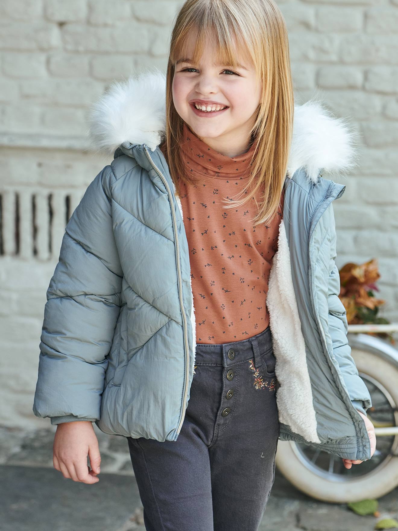Doudoune courte à capuche doublée sherpa fille. vert