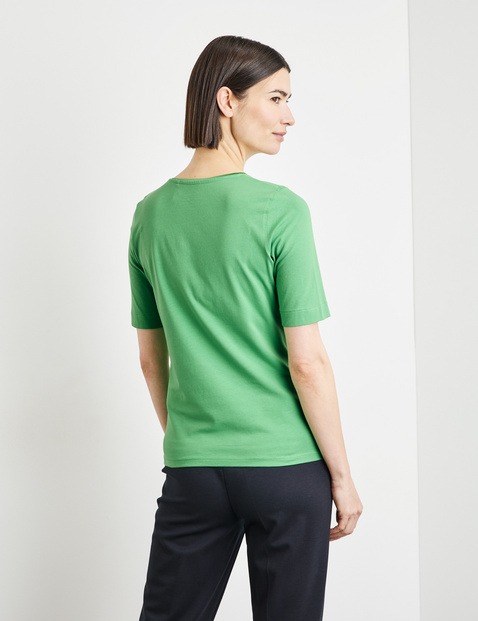Nachhaltiges T-Shirt mit satiniertem Ausschnitt