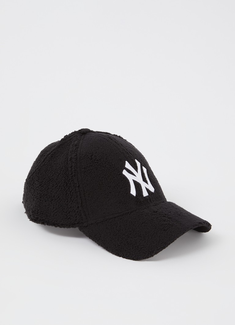 New Era -lippis, jossa New York Yankeesin kirjonta