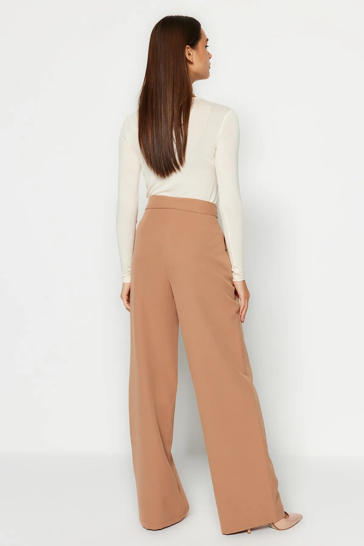 Trendyol Collection  Nerzfarbene Hose mit weitem Bein/Webhose mit weitem Bein TWOAW22PL0139