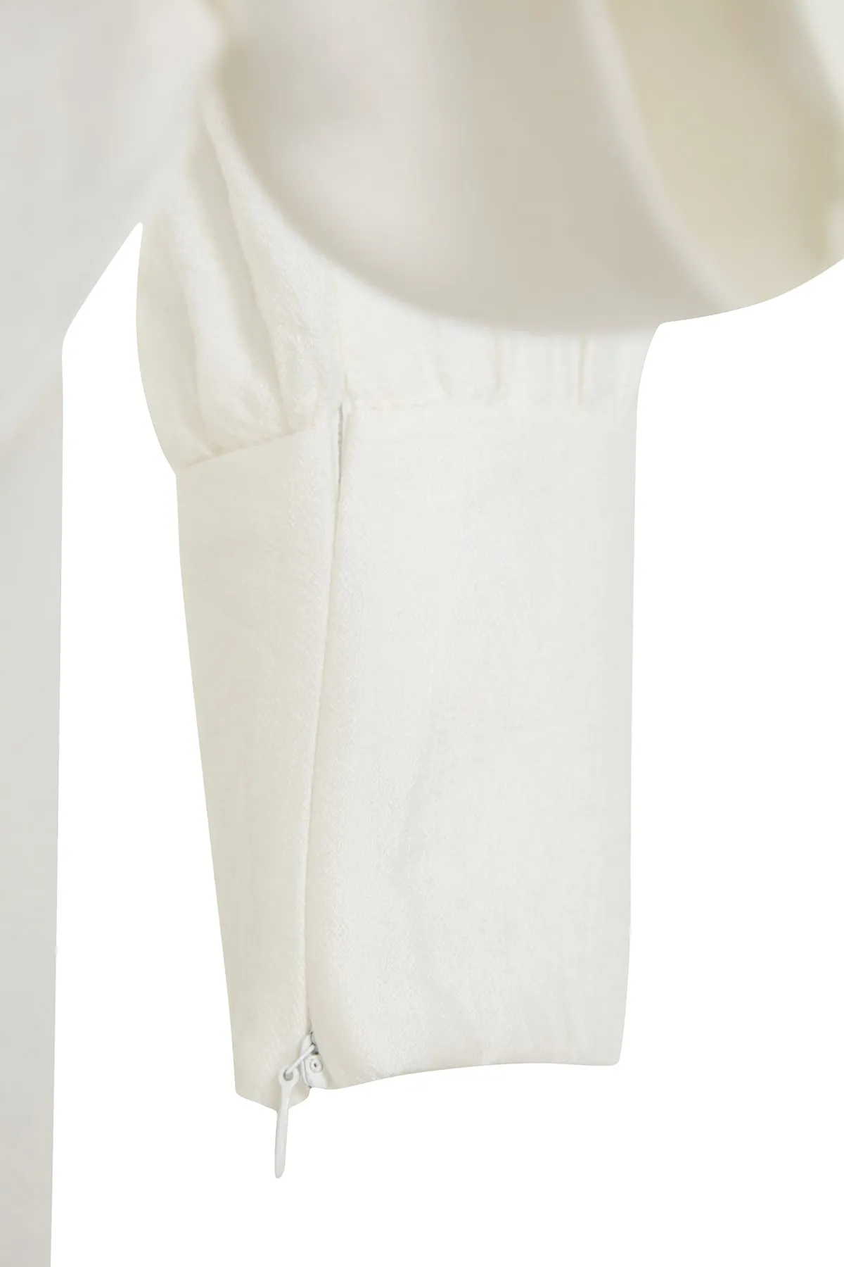 Trendyol Modest  Weißes, gewebtes Kleid in Leinenoptik mit breitem Gürtel und Reißverschlussbündchen TCTSS23EB00219