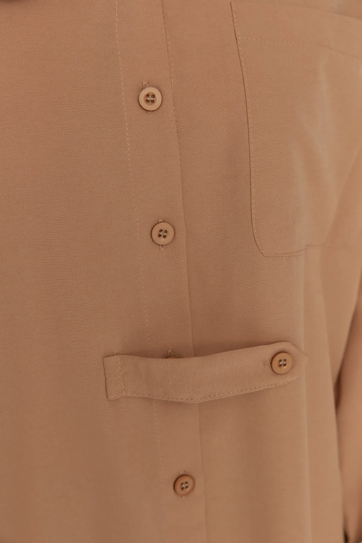 Trendyol Modest  Nerzfarbenes, hochwertiges, lang gewebtes Hemd mit Kragen und Tasche, TCTSS21TN0158