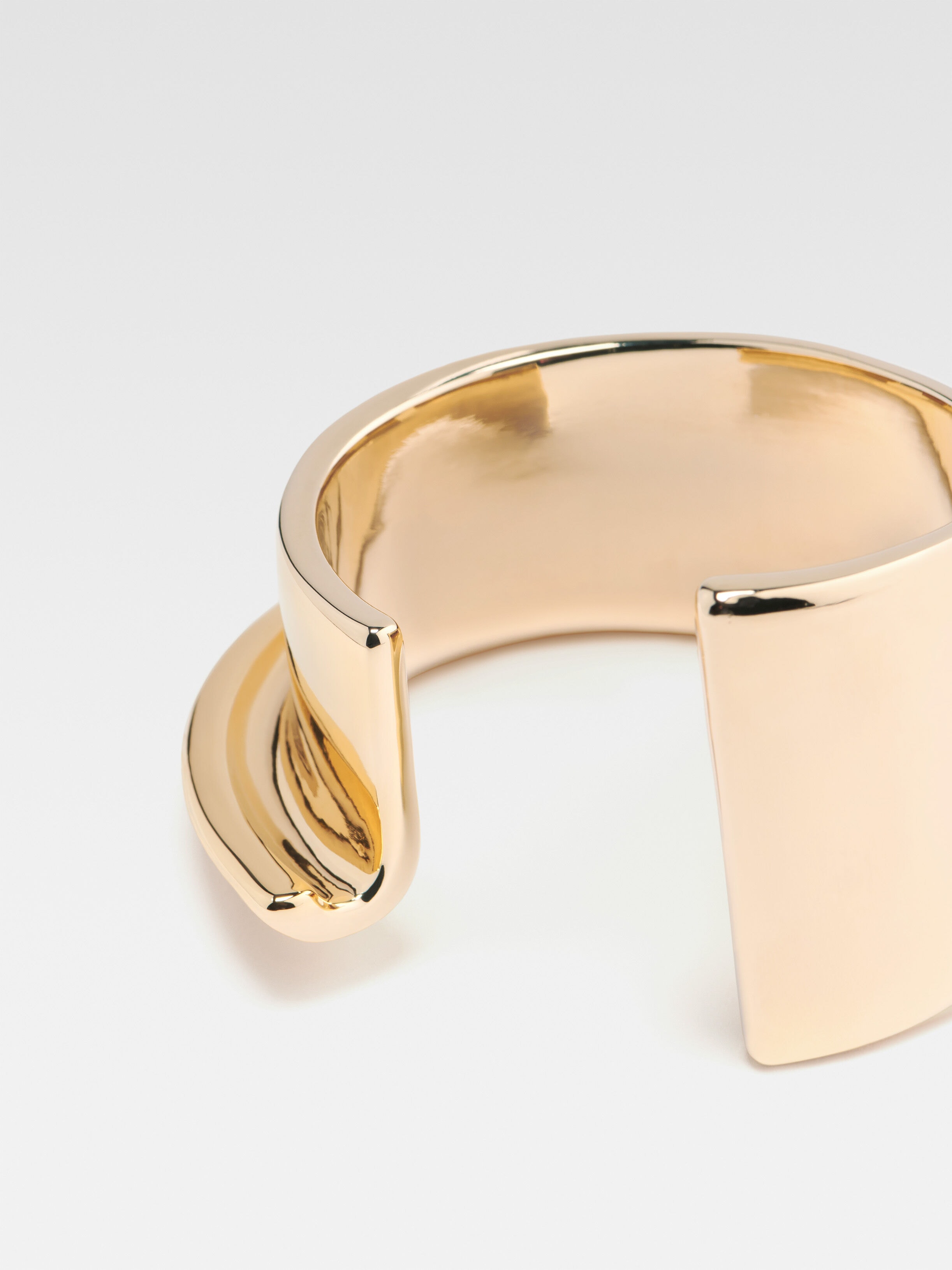 Le bracelet J