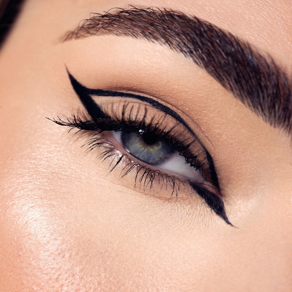 nabilla beauty Liner on Fleek 01 Eyeliner noir intense