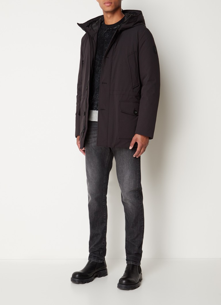 Parka Woolrich Arctic s péřovou výplní a klopovými kapsami