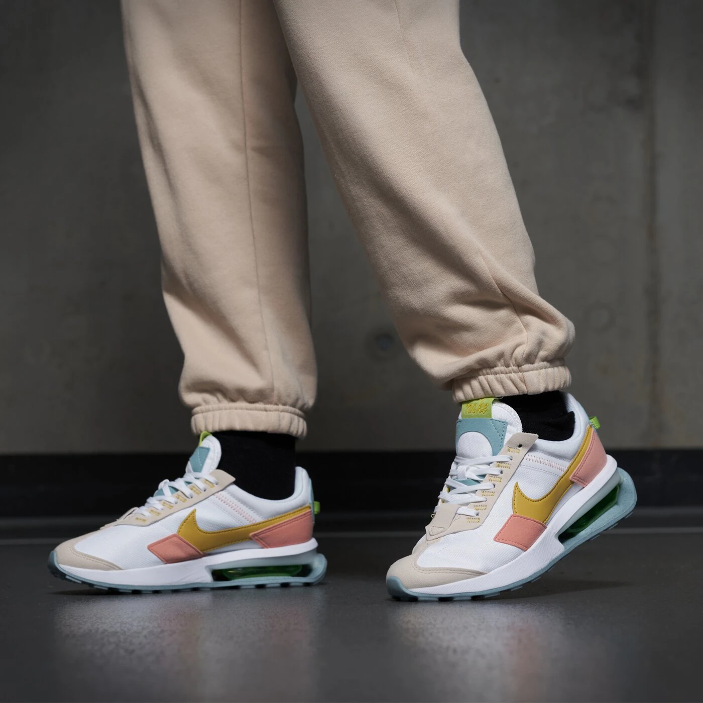 WMNS AIR MAX PRE-DAY Multicolor