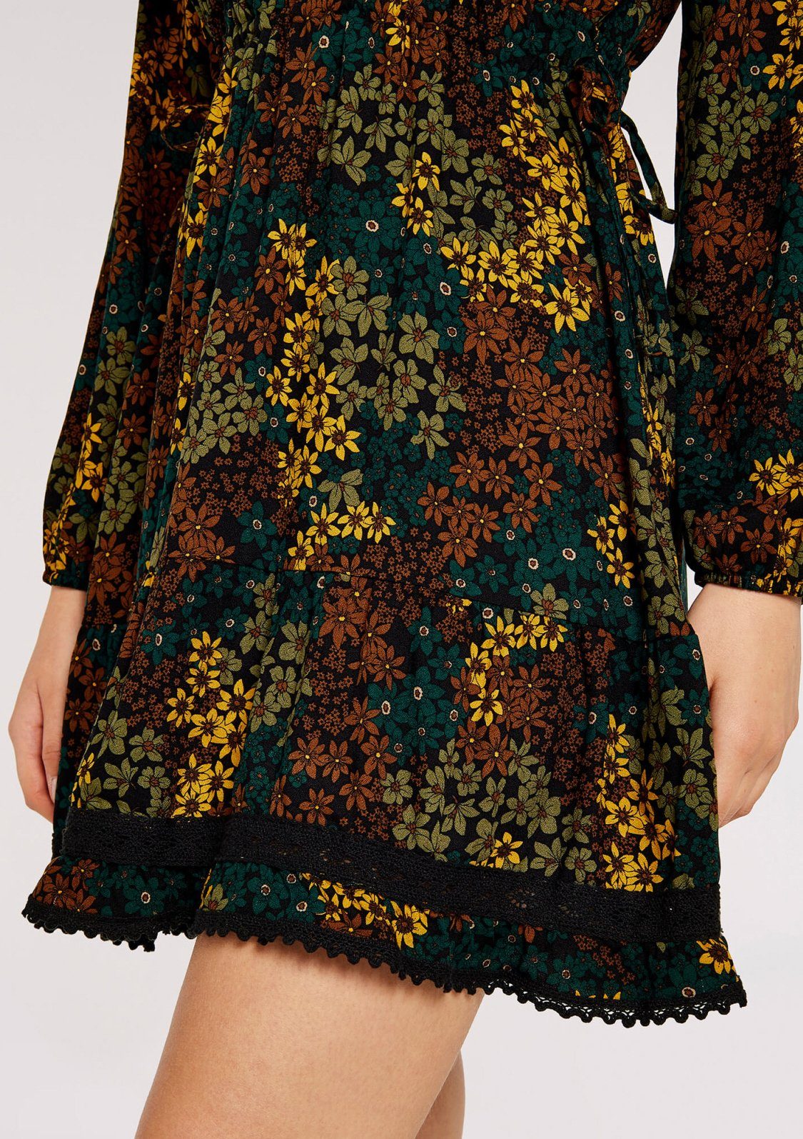 Apricot Druckkleid Daisy Spray Boho V-Neck Dress (1-tlg) mit floralem Druck