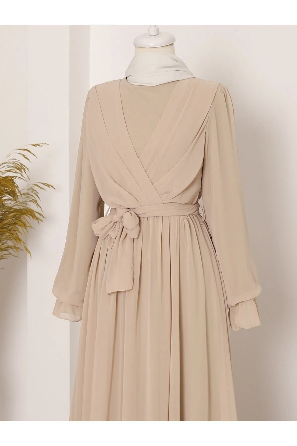 Modamorfo  Vorne drapiertes Chiffonkleid
