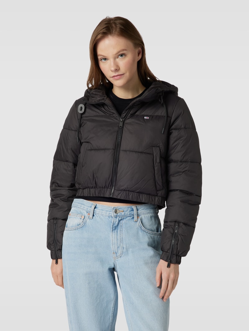 Crop Steppjacke mit Kapuze in schwarz