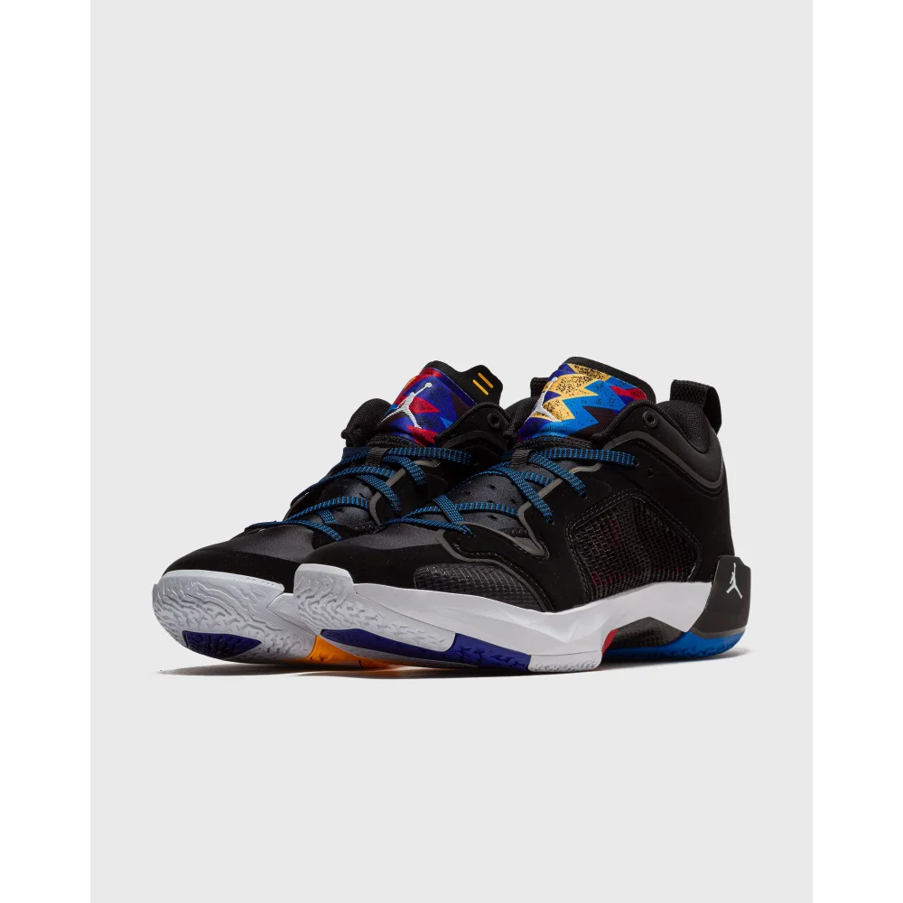 NIKE JORDAN XXXVII Low Air 37 DQ4122-061 / schwarz