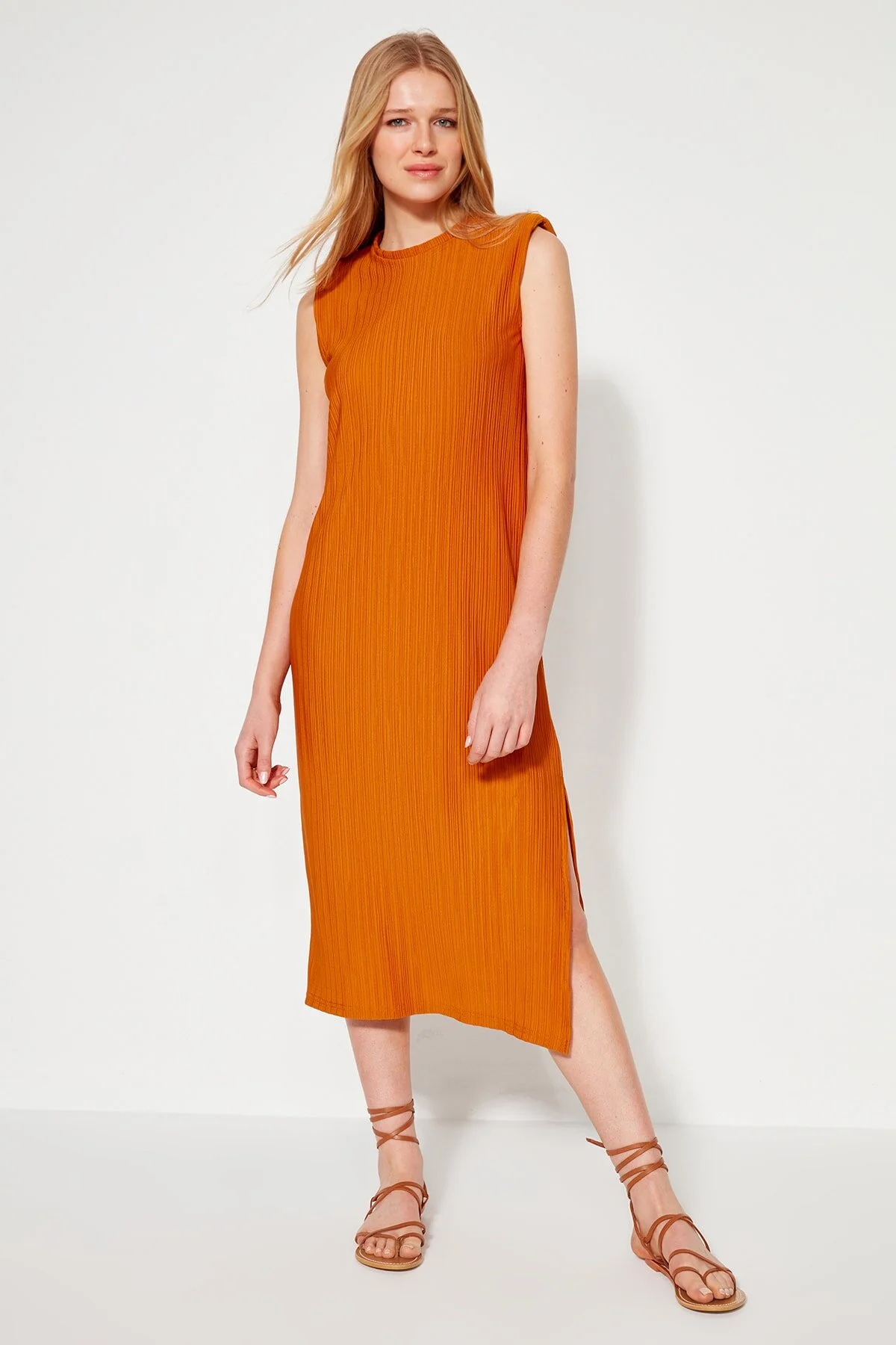 Trendyol Collection  Orange gepolstertes Etuikleid/einfaches Midi-Strickkleid mit Falten TWOSS23EL00358