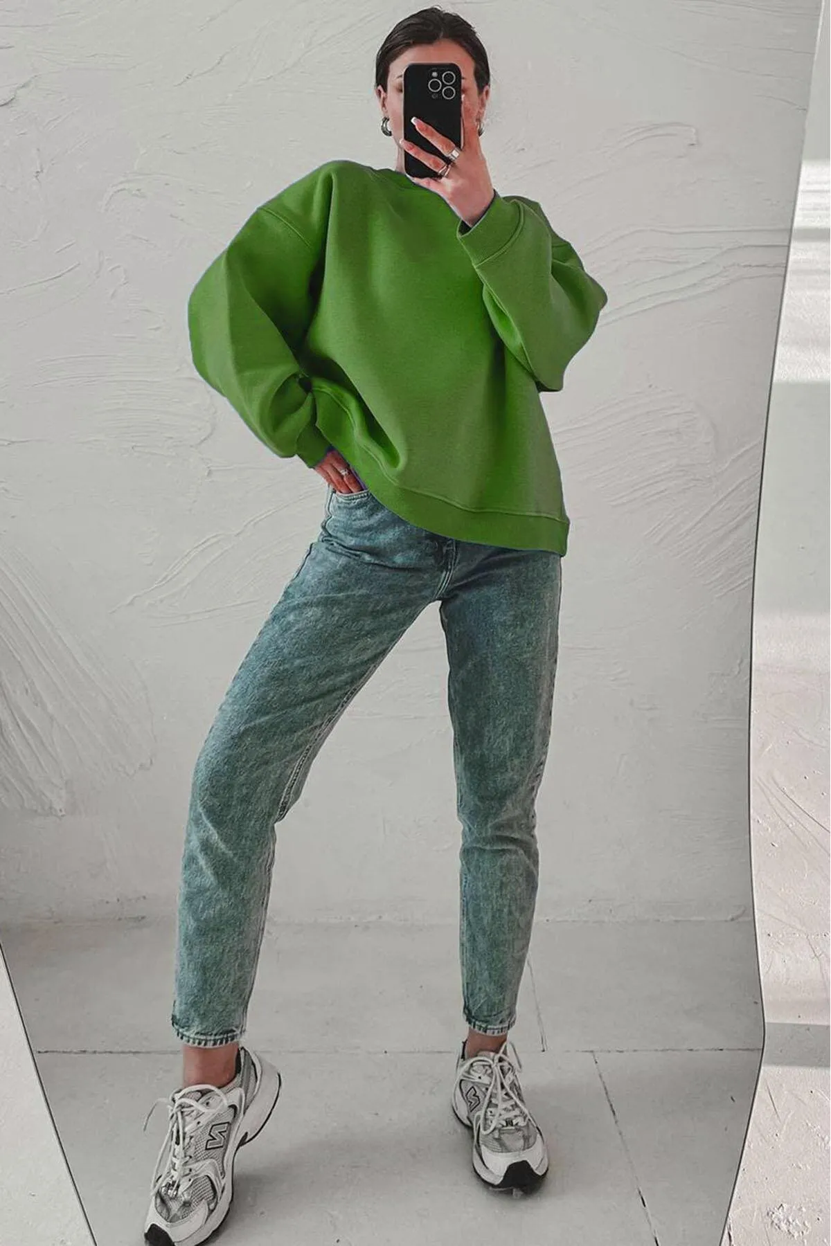 Madmext  Grünes Basic-Sweatshirt mit Rundhalsausschnitt Mg1559