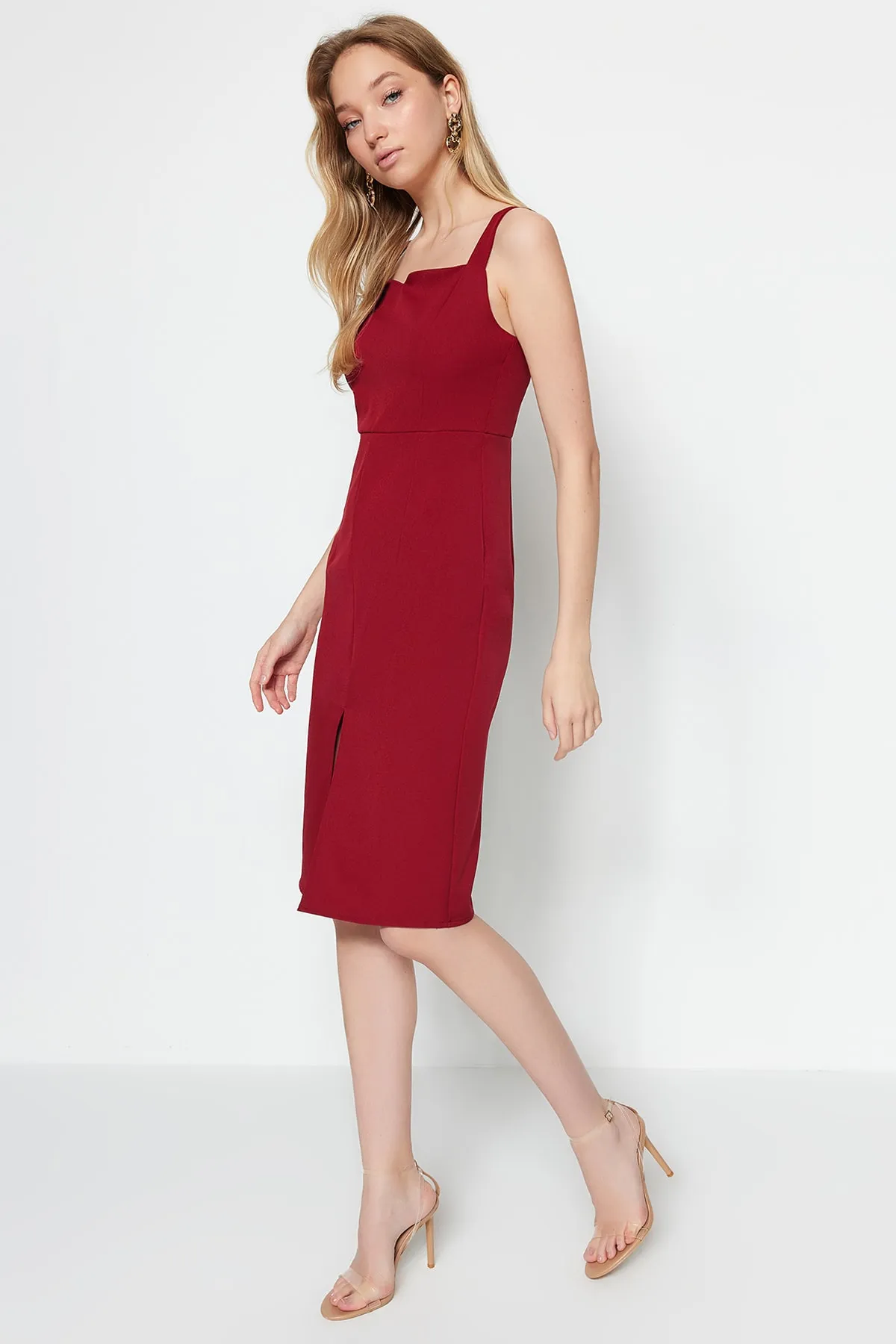 Trendyol Collection  Burgunderrotes Body-Wickel-Midikleid mit Schlitz und Trägern aus Webstoff TWOSS19BB0216