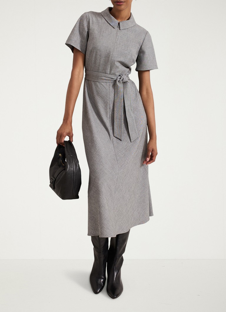Rochie midi tunică Silvia de la Phase Eight, cu curea legată.