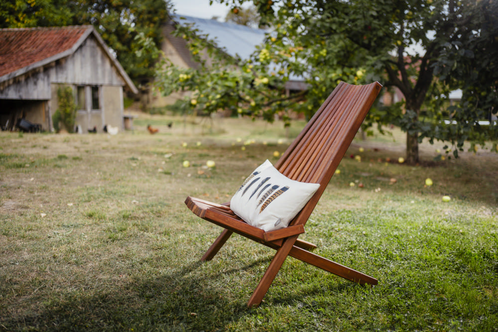 LECO Holzliegestuhl MIRA – Klappbarer Gartenstuhl aus wetterfestem Hartholz – Akazienholz FSC100%