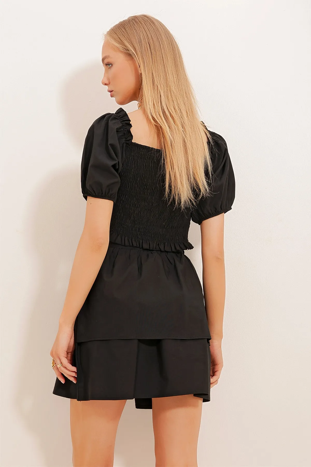 Trend Alaçatı Stili  Schwarzer Damenrock mit Wassermelonen-Ärmeln und Schwungrad-Popeline-Crop-Top und Rock-Set ALC-X10583