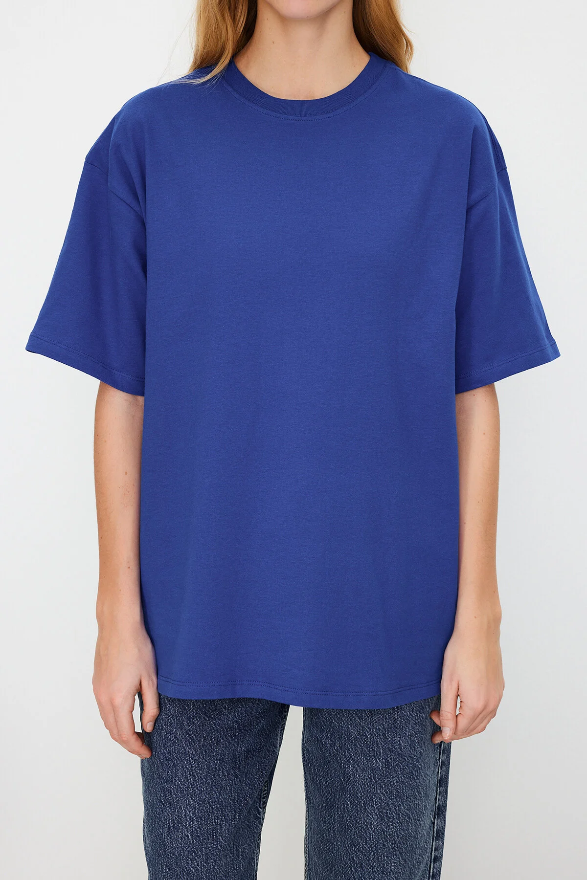 Trendyol Collection  Saks 100 % Baumwolle Premium Oversize/Wide Fit Rundhals-Strick-T-Shirt TWOSS23TS00040