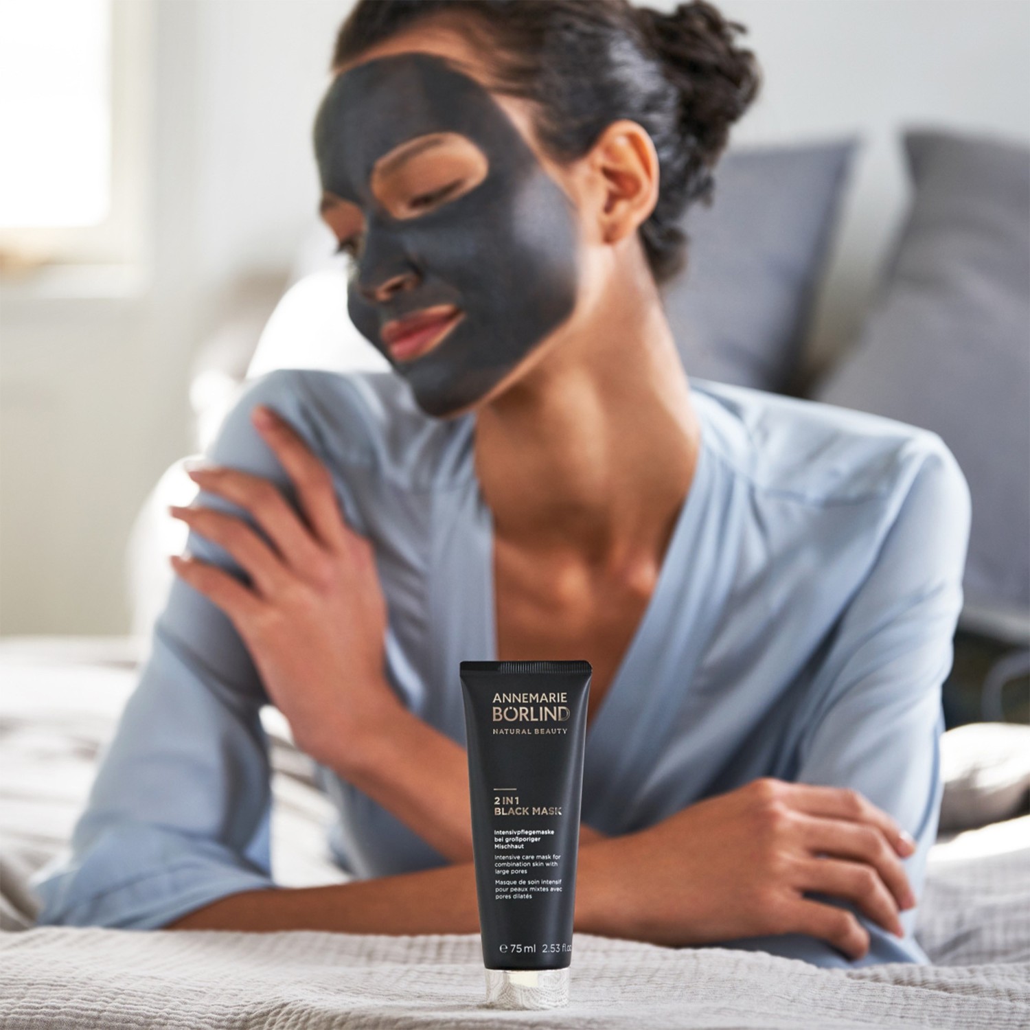 ANNEMARIE BÖRLIND 2V1 ČRNO MASK