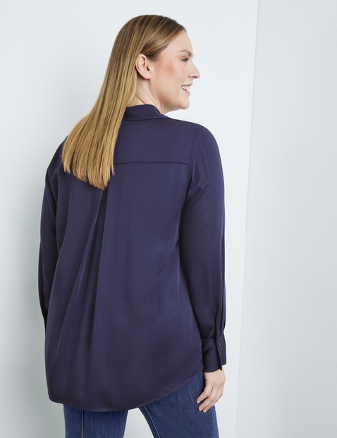 Bluse mit V-Ausschnitt und Kragen